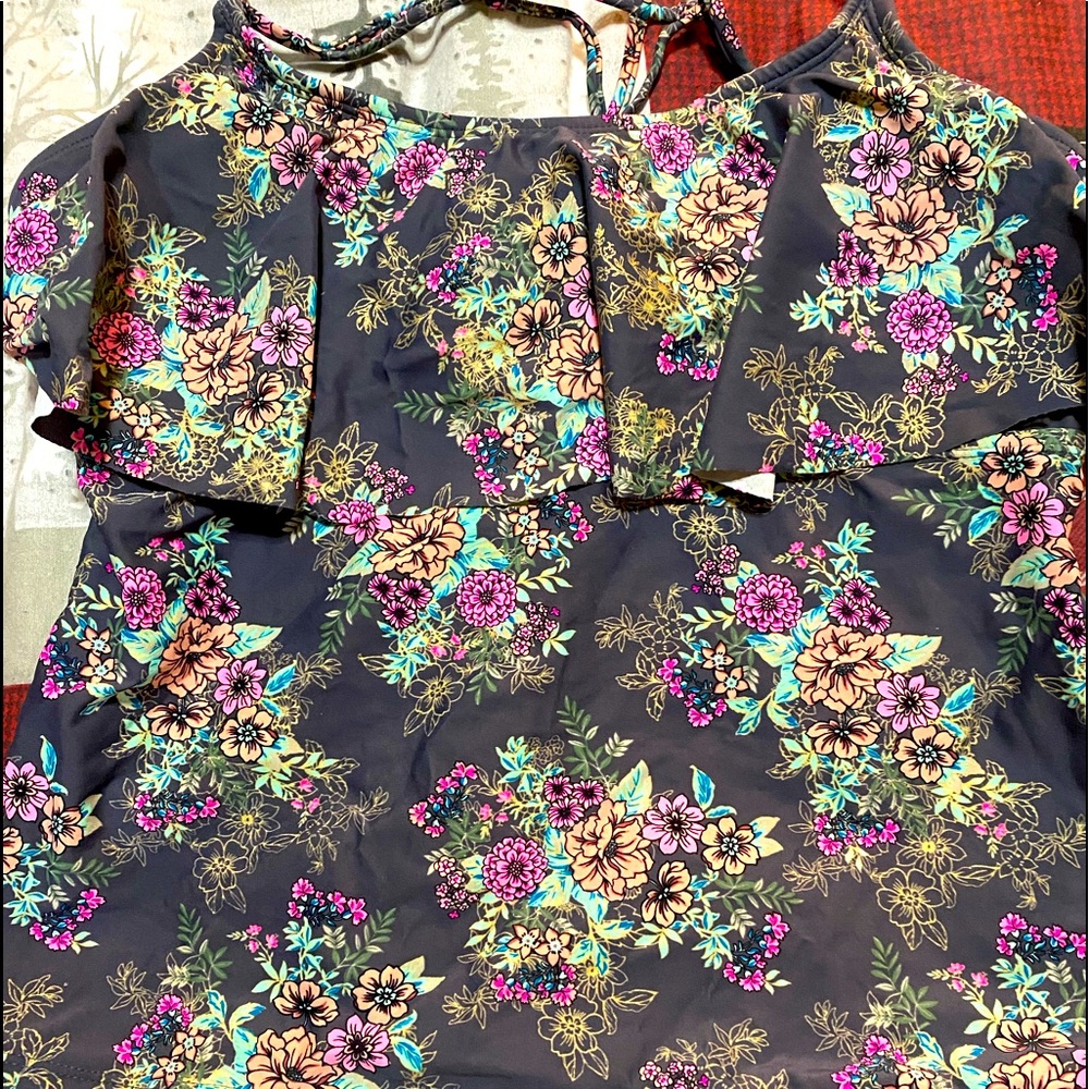 Arizona Jeans Co Beautiful Grey and Floral Tankini Top